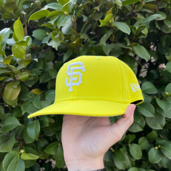 Vibrant Yellow SF Giants fitted Hat - Picture 1 of 3